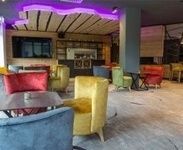 Tagescafe mit gemütlichen Stühlen in Weinbutler