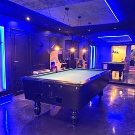 Teens Spielraum mit blauer Belechtung