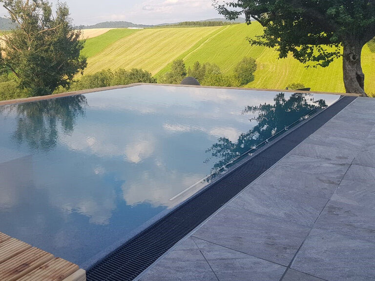 Outdoor Pool im Familotel Landhaus zur Ohe