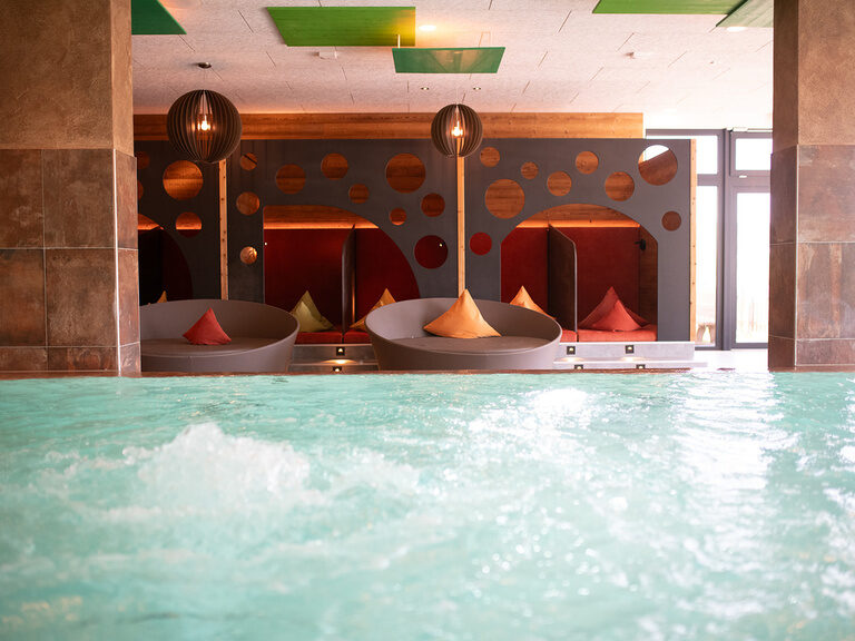 Familienlounges im Schwimmbad
