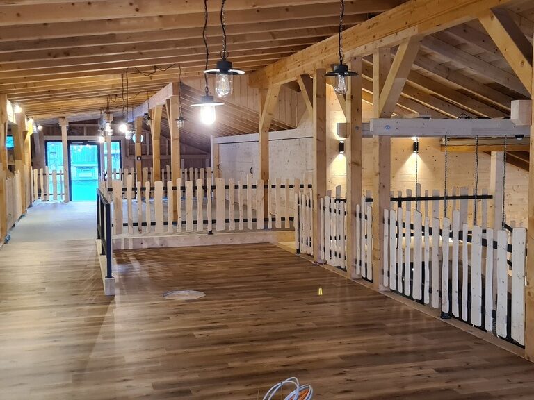 Beobachtungsempore im neuen Reitstall
