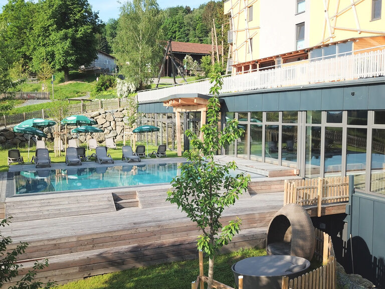 Außenpool im Familotel Landhaus zur Ohe