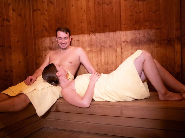 Paar in der Sauna