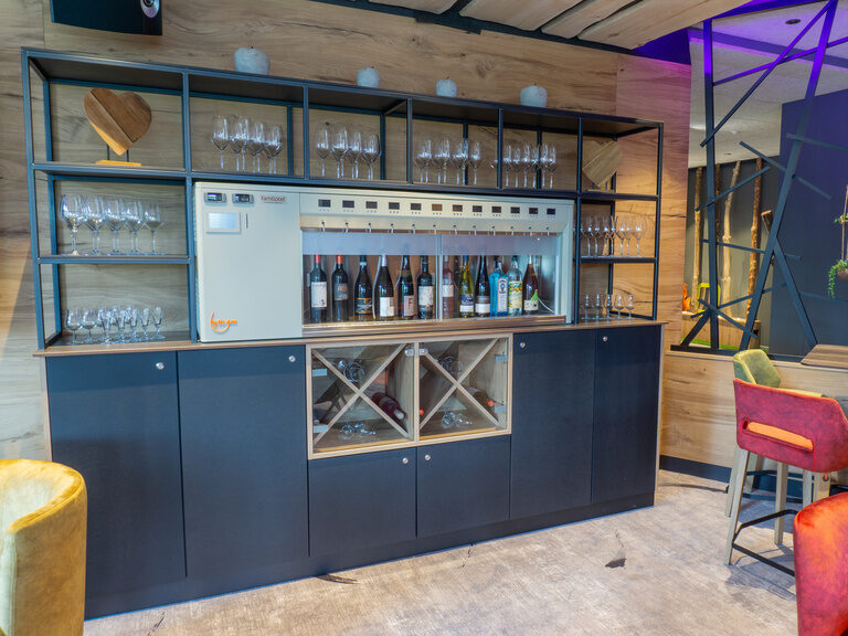 Weinbutler Henry im Tagescafé